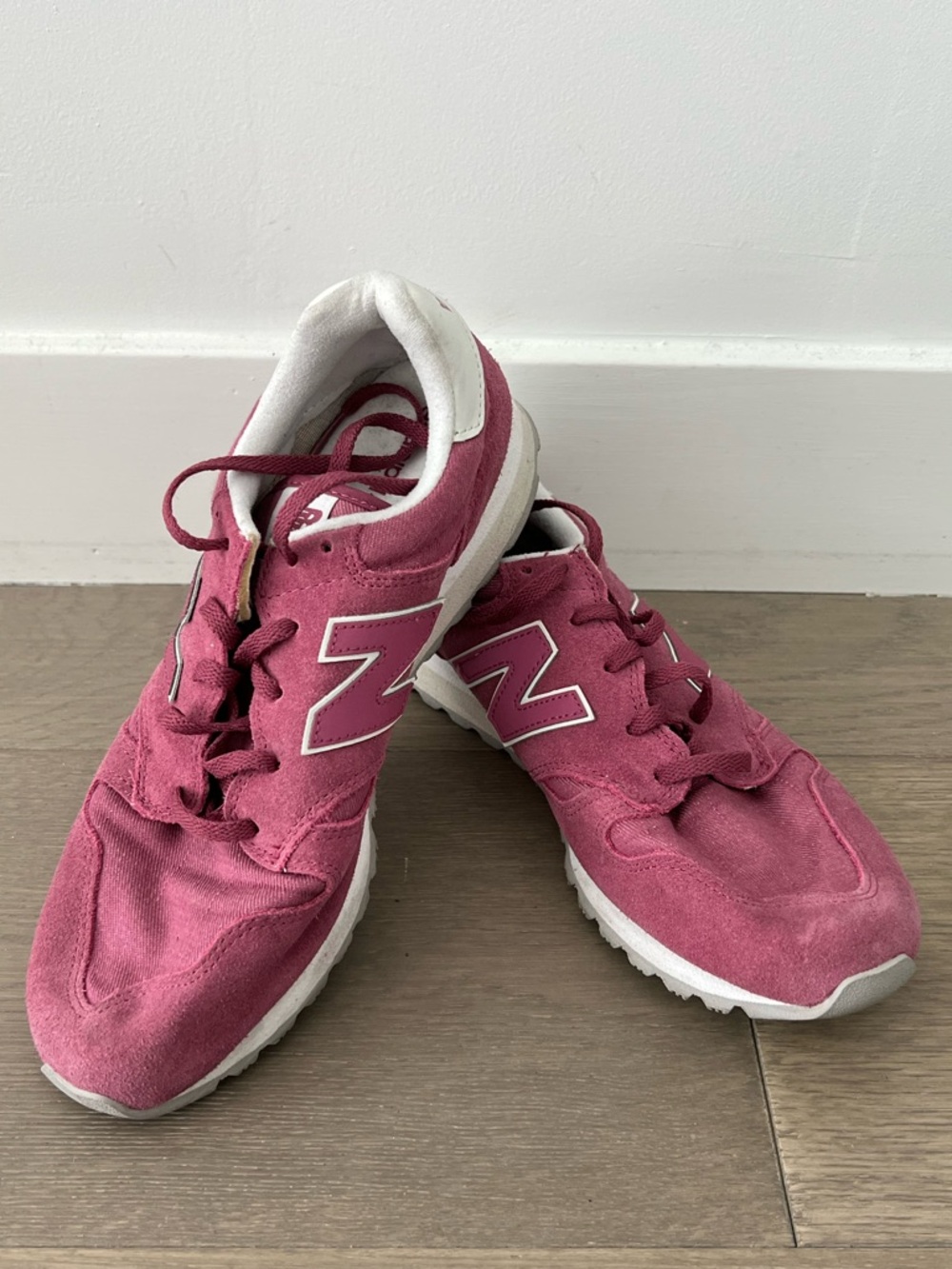 New Balance 520 Women's Dark Rose Canvas and Suede Athletic Sneakers